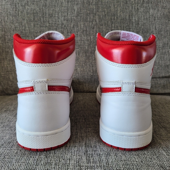 NIKE - Jordan 1 high OG "METALLIC RED" - Picture 3 of 12